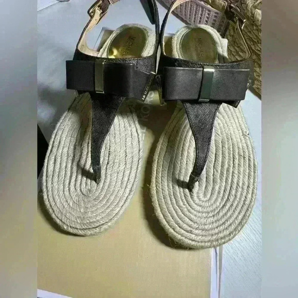 Michael kors sandals Size 7.5 - Picture 2 of 8